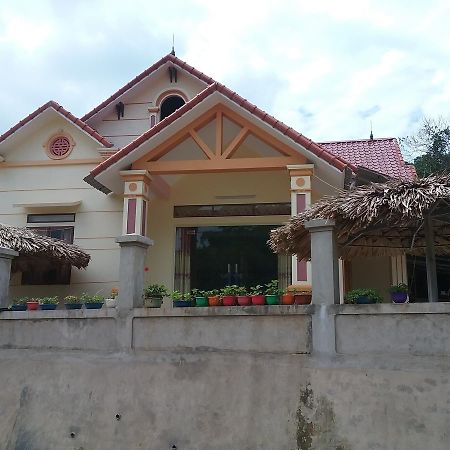 Thac Ba Family Homestay Ho To Екстериор снимка